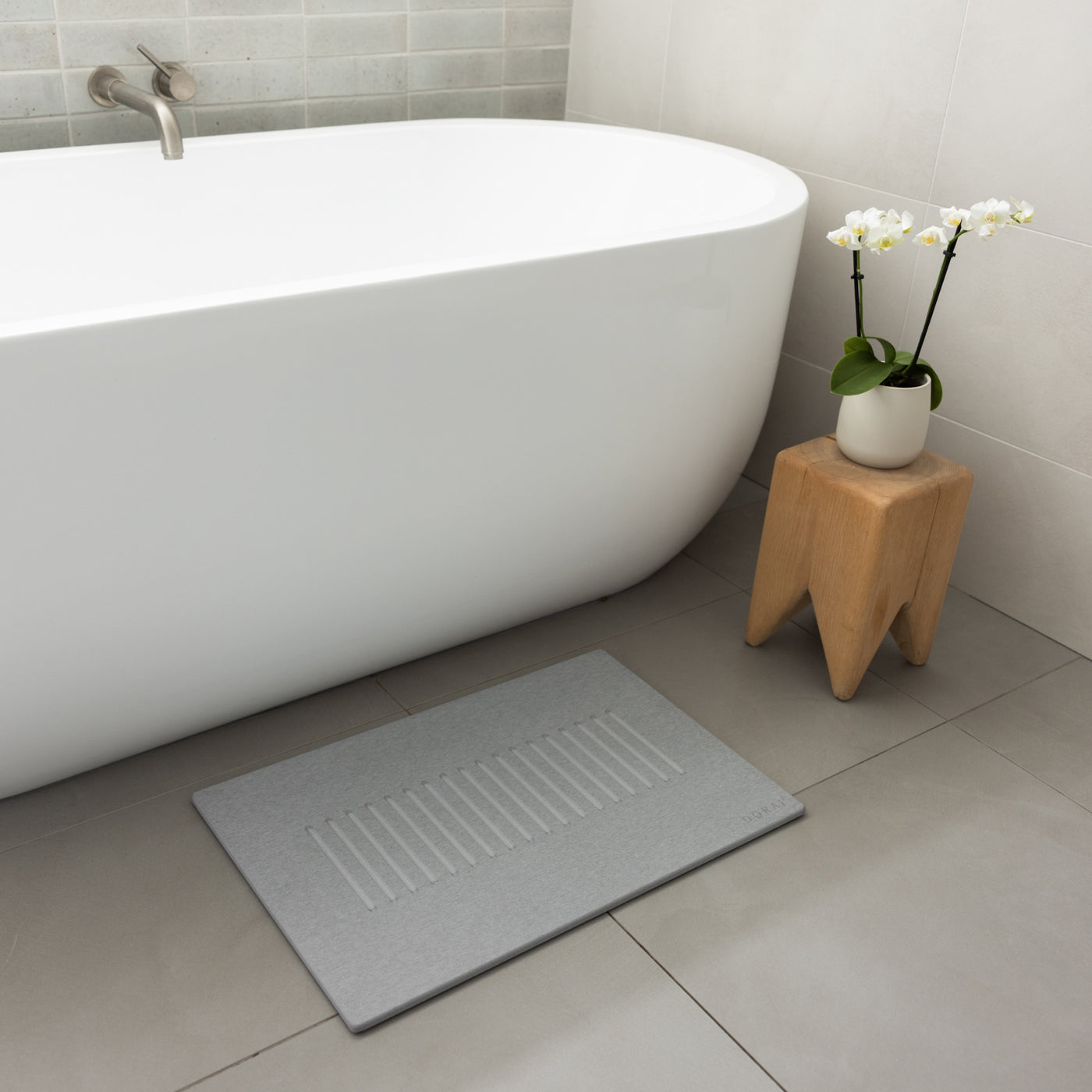 modern quick drying bath stone in light gray