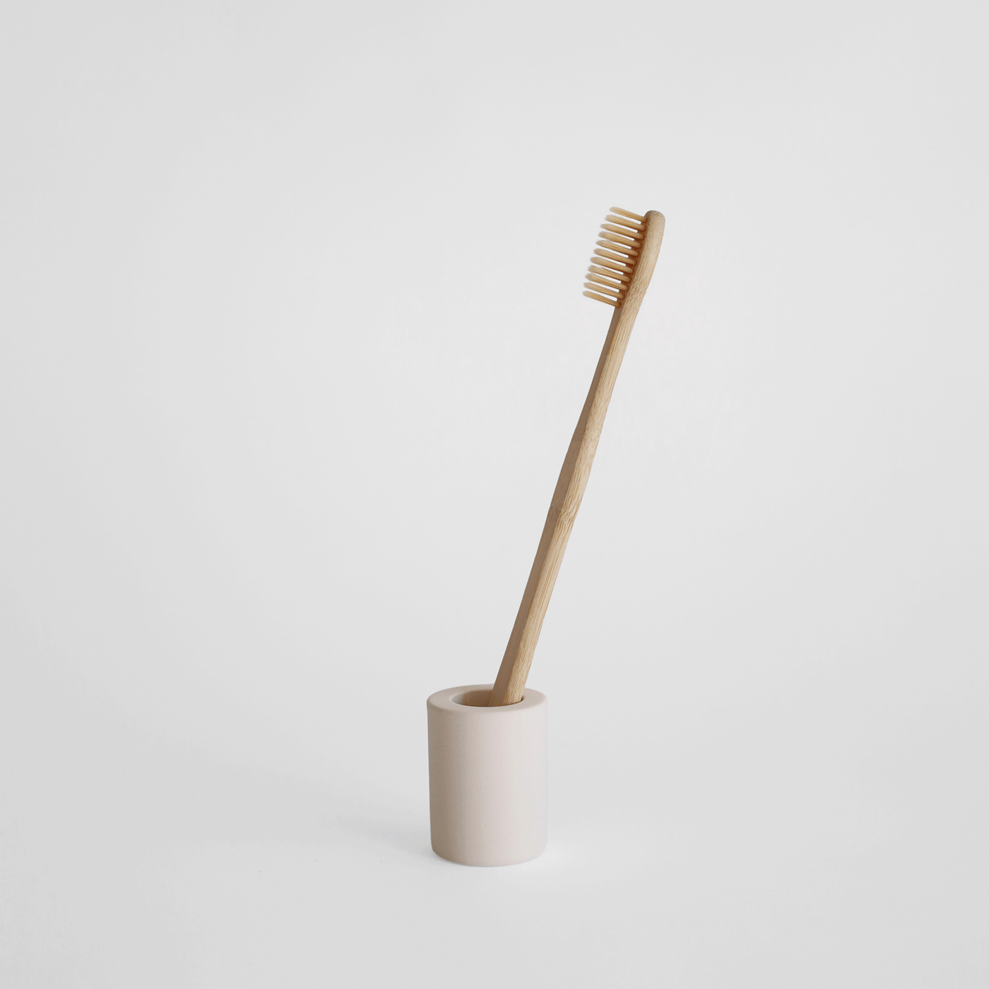 GIF of toothbrushes in small toothbrush holder made from diatomaceous earth - Dorai Home