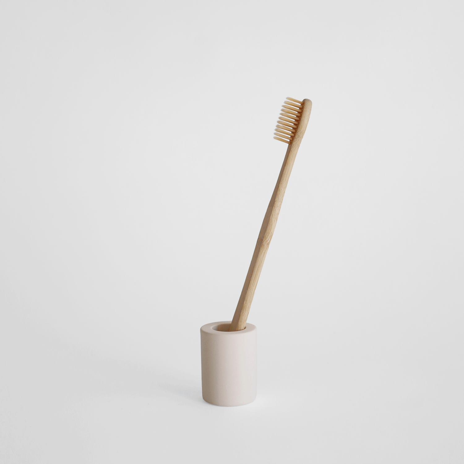 GIF of toothbrushes in small toothbrush holder made from diatomaceous earth - Dorai Home