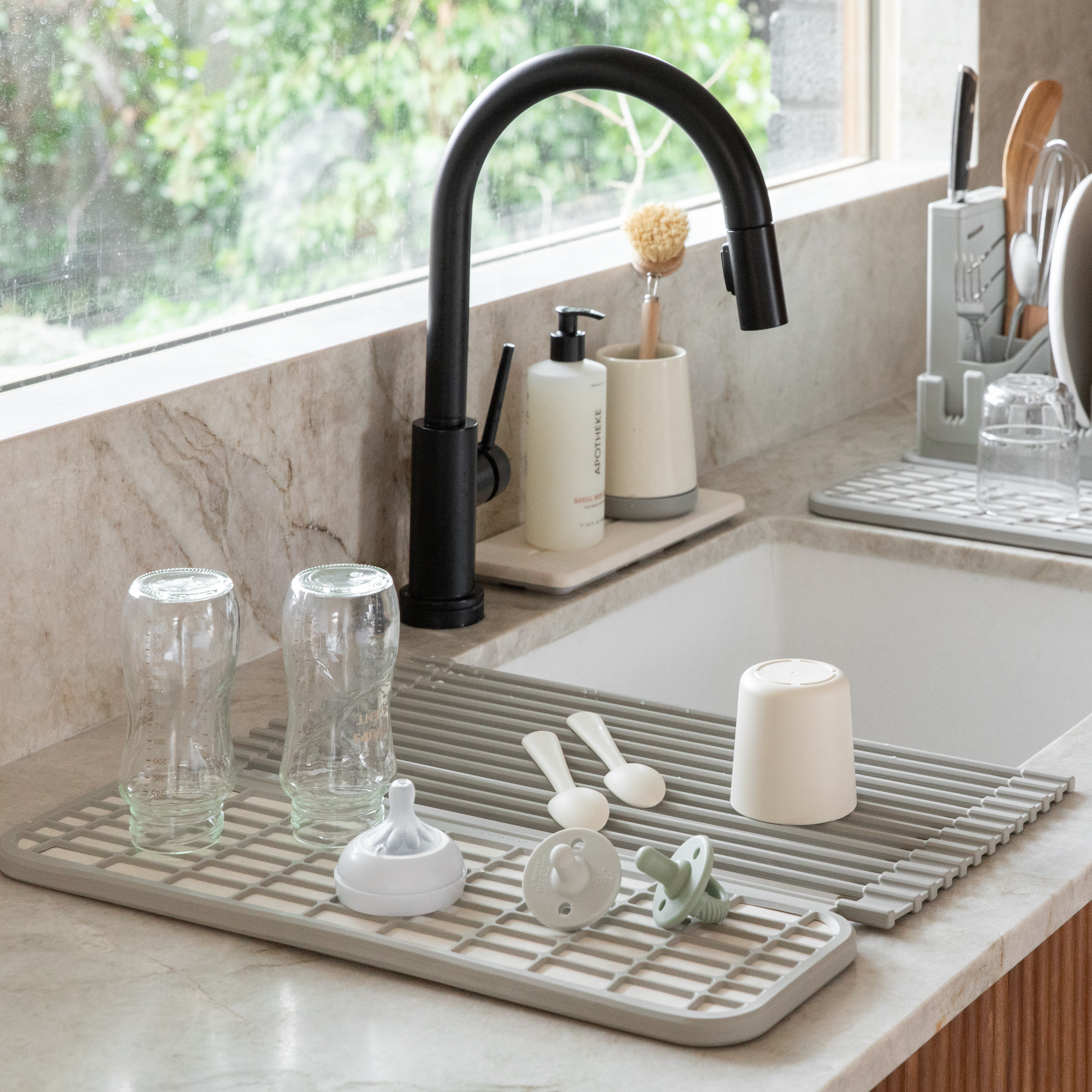 over the sink dish pad rack with baby utensils 