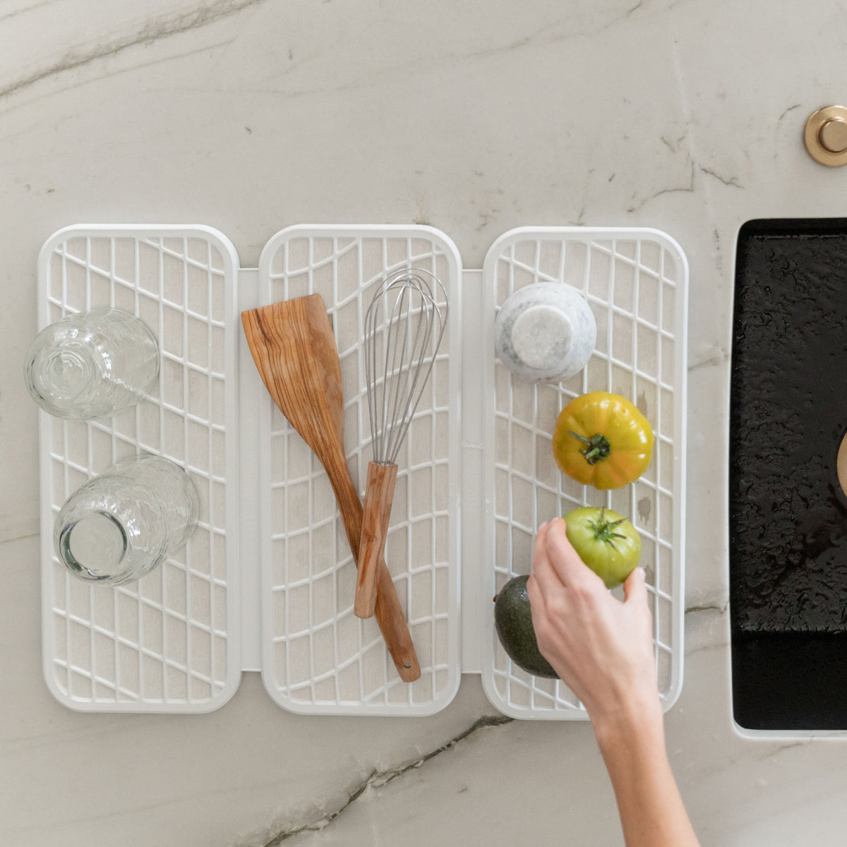 Glacier Drift Dish Pad with produce and dishes drying quickly. 