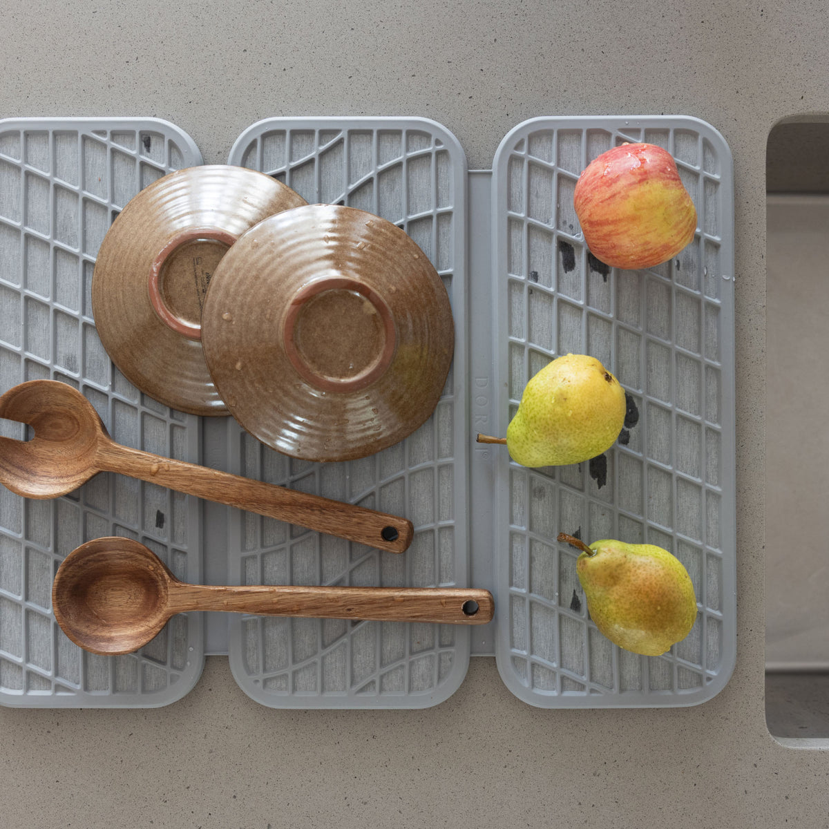 Ash Drift Dish Pad  with produce and dishes drying quickly. 