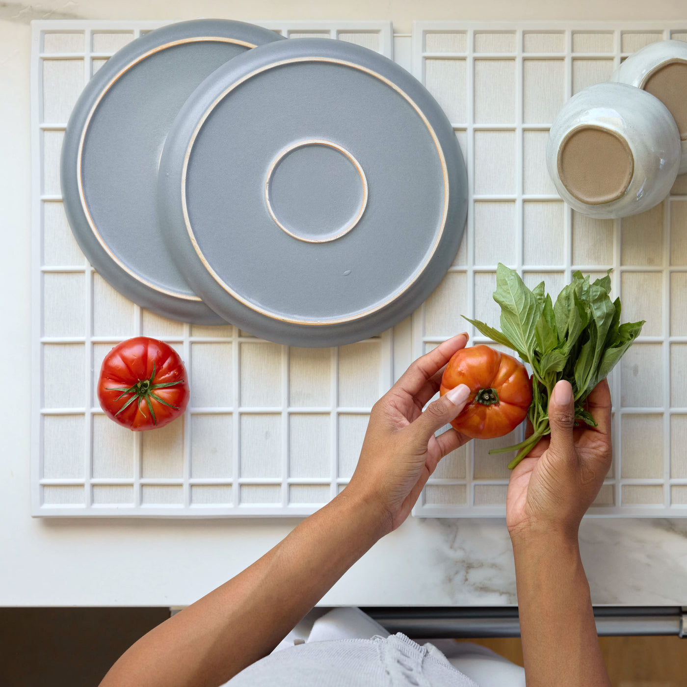 Glacier Large Ridge Dish Pad with produce and dishes drying quickly. 
