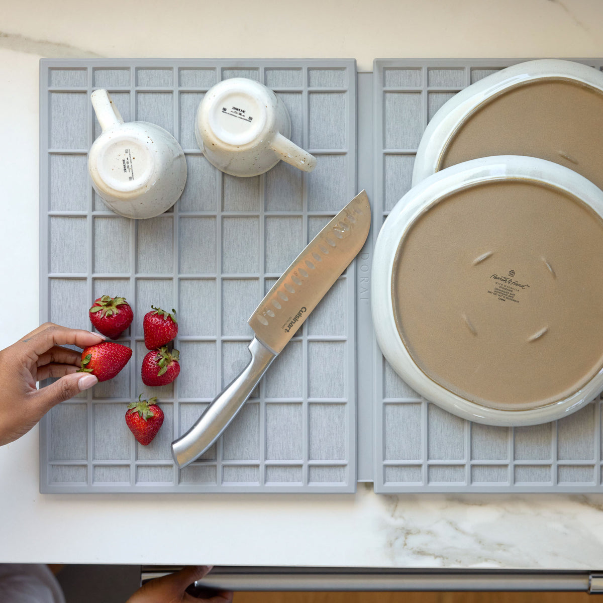 Ash Large Ridge Dish Pad with produce and dishes drying quickly. 