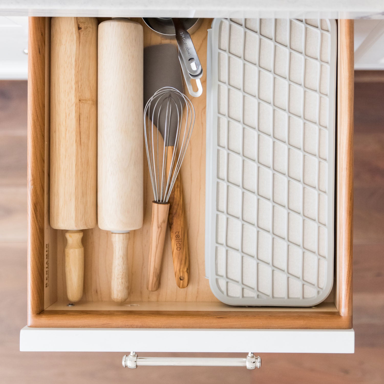 dish pad - drift style, sandstone color, folded in drawer - Dorai Home
