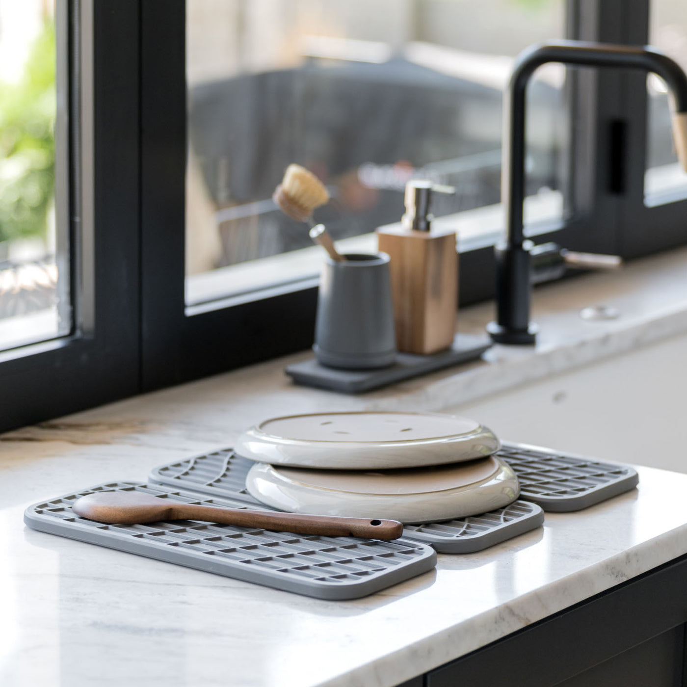 dish pad, slate color, with dishes drying on it in kitchen - Dorai Home