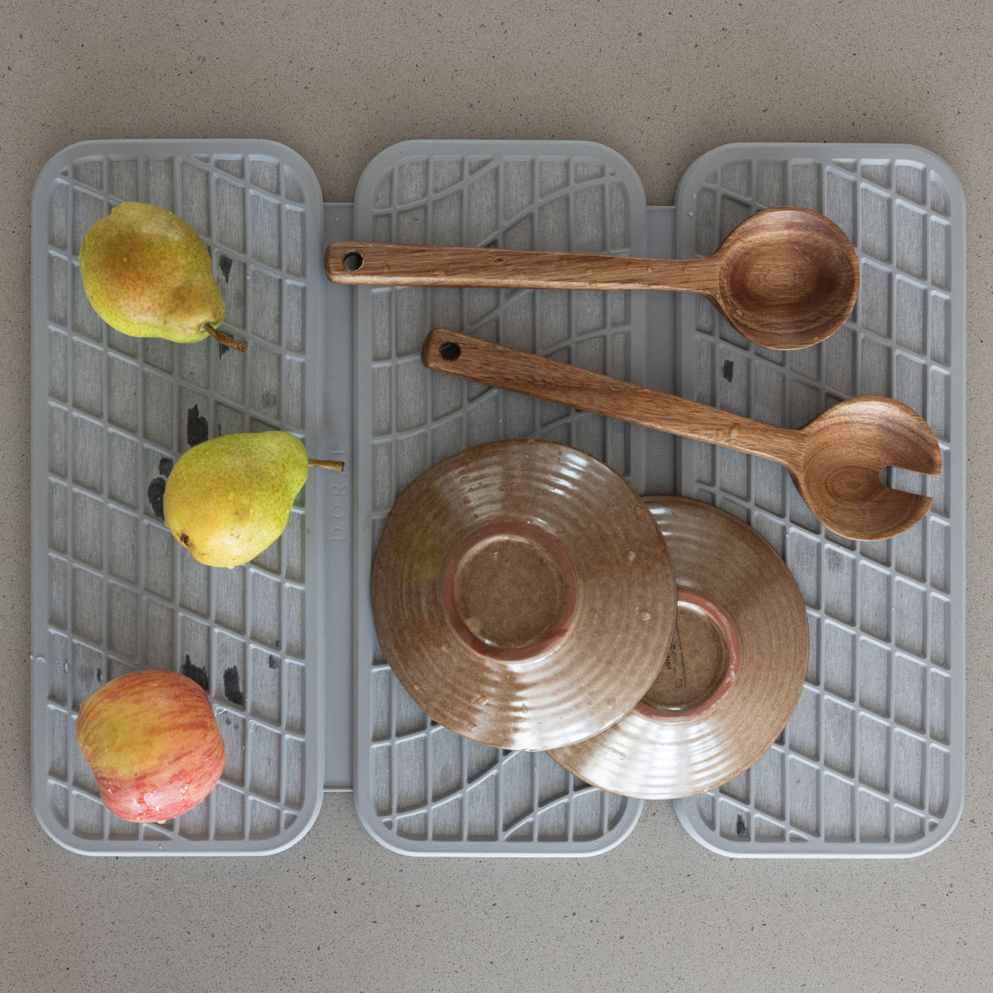 quick-drying dish pad with dishes and fruit on it - Dorai Home