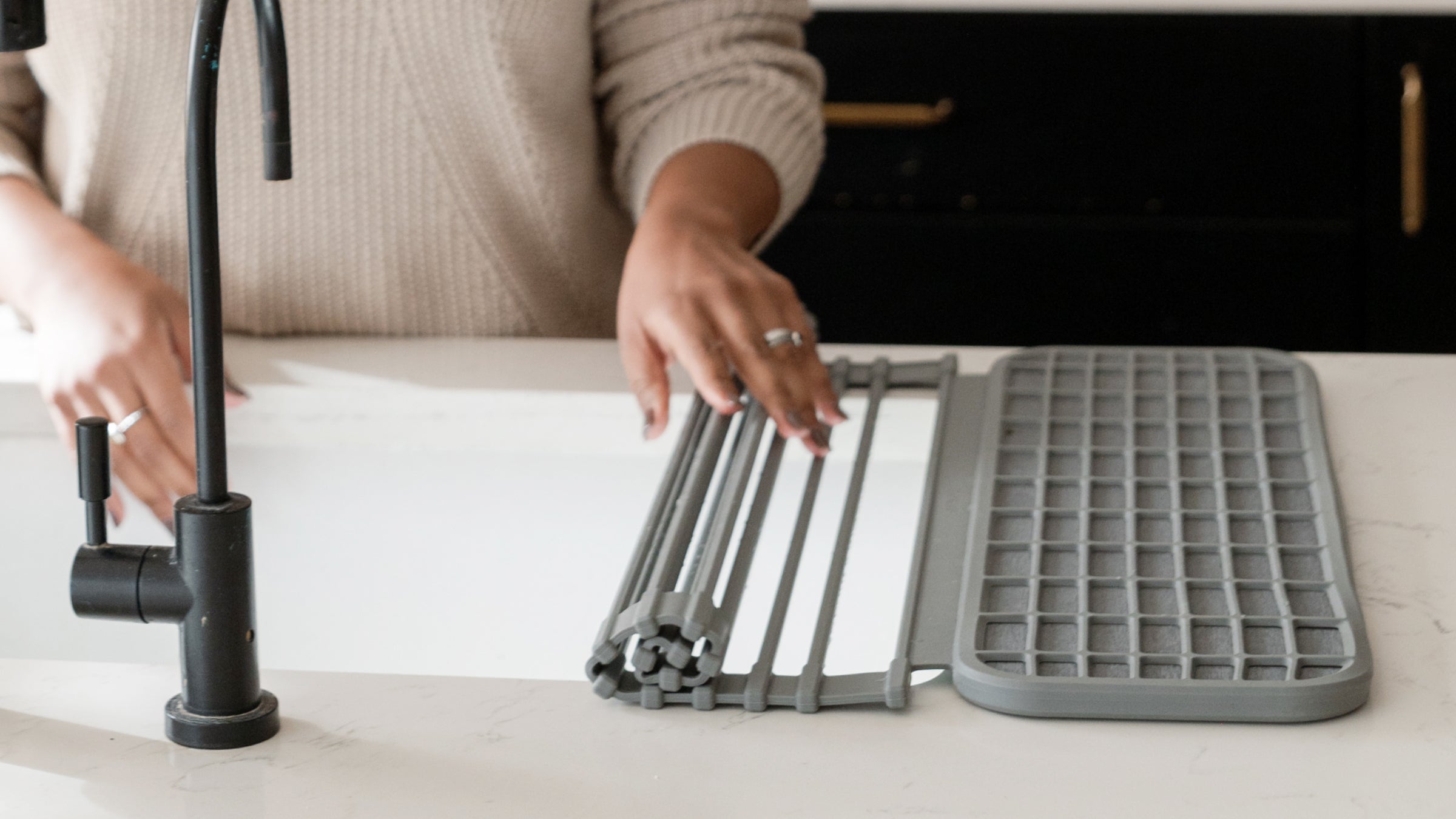 Over the sink drainer for dishes