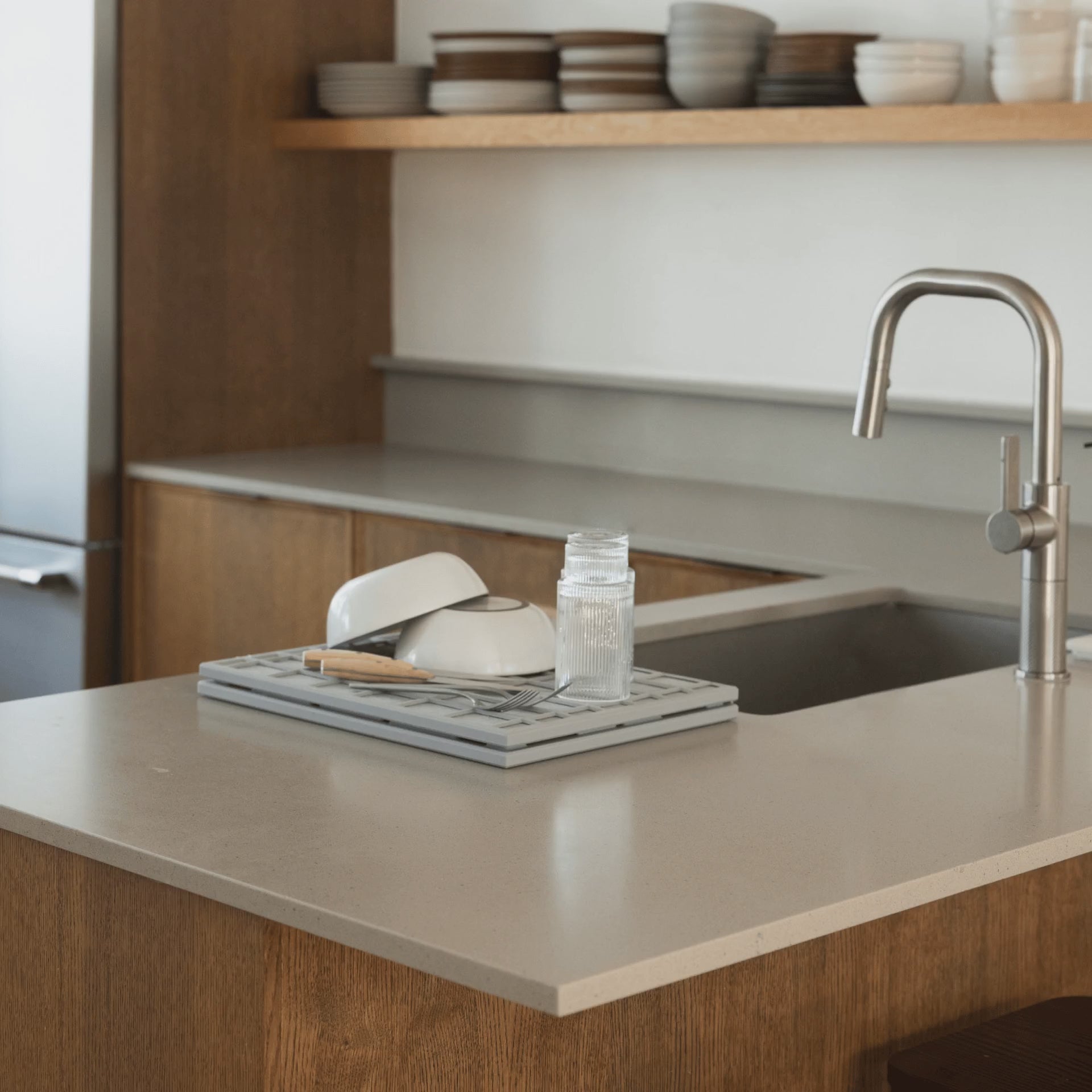 Large Ridge Dish Pad in Ash can be used folded or unfolded.